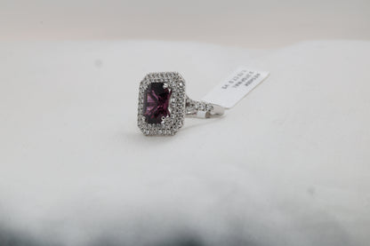 Spinell (3.31ct) Ring in 18 Karat Weißgold mit 1.13ct Diamanten