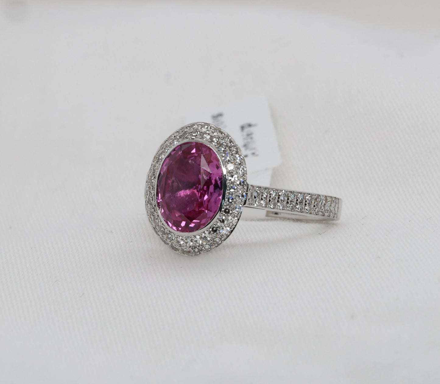 Pinker Saphir (No Heat, 3.02ct) Ring in 18K/750er Weißgold mit 1.13ct Diamanten