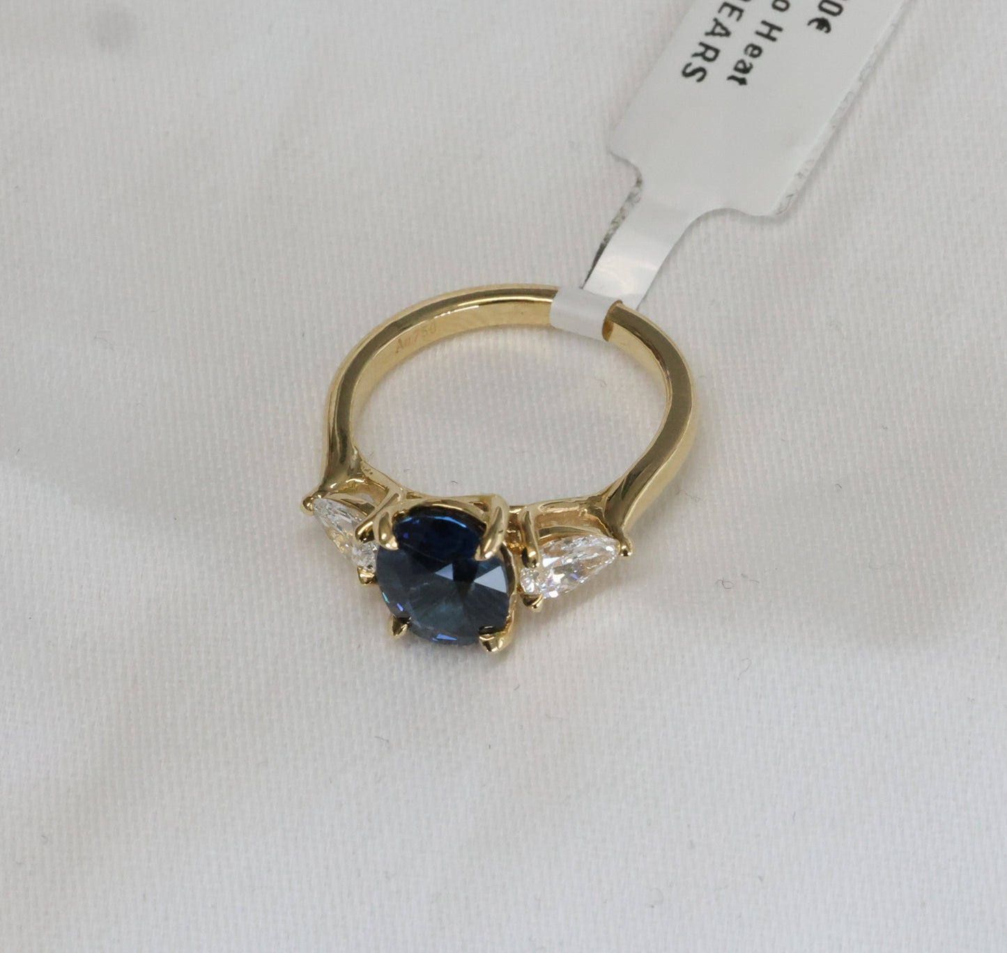 Blauer Saphir (2.17ct, Intense Blue) Ring in 18K/750er Gold mit Diamanten im Birnenschliff