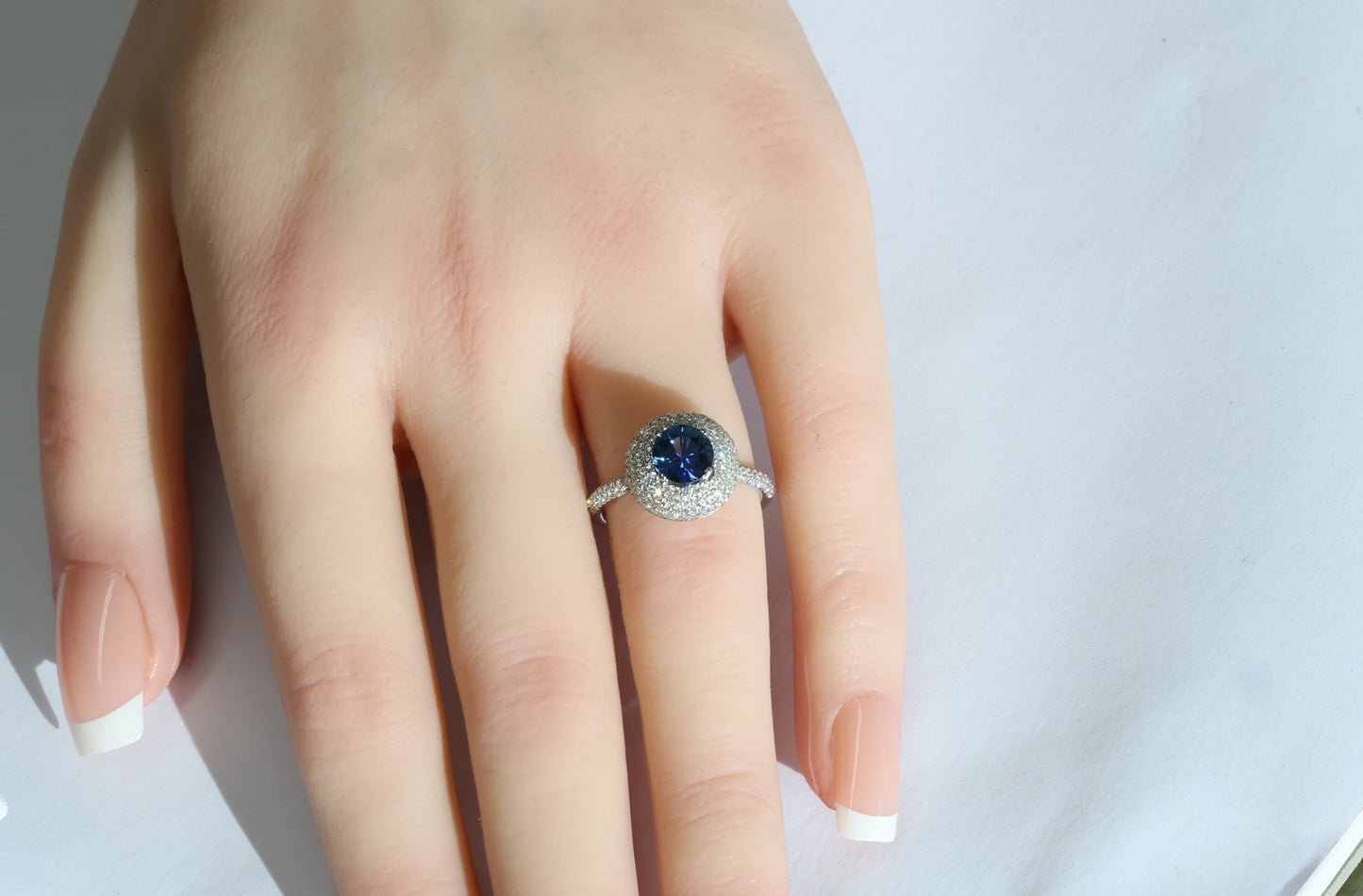 Blauer Saphir (1.09ct, Royal Blue) Ring in 18K/750er Weißgold mit 1.01ct Diamanten