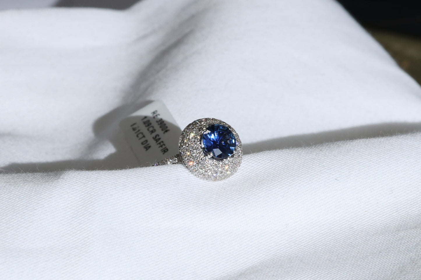 Blauer Saphir (1.09ct, Royal Blue) Ring in 18K/750er Weißgold mit 1.01ct Diamanten