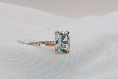 Aquamarine ring in 18 Karat Rosegold with diamonds