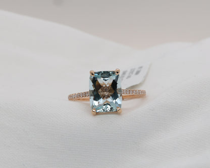 Aquamarine ring in 18 Karat Rosegold with diamonds