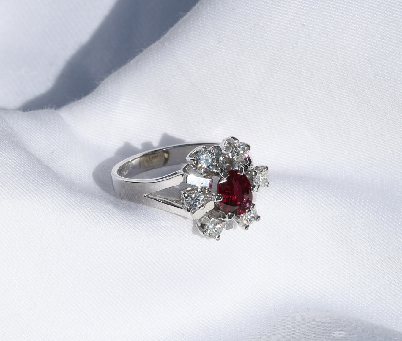 Rubin Ring in 14K/585er Weißgold mit Diamanten