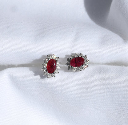 Rubin (Myanmar, Burma) Ohrstecker mit Diamanten – 14K/585er Weißgold