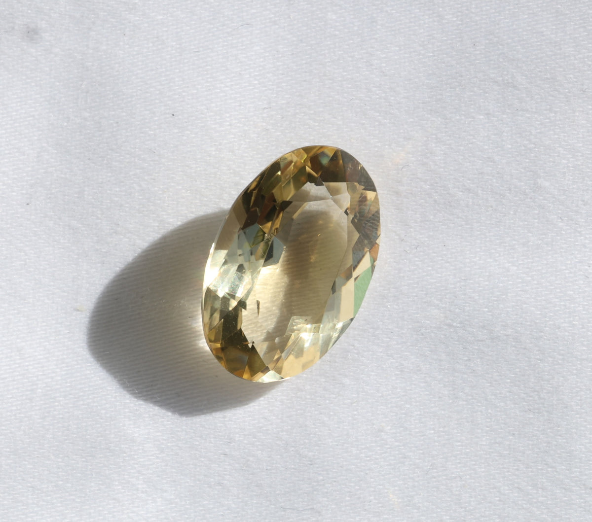 Natürlicher leicht Champagner-farbener Citrin (14ct) – loser Edelstein