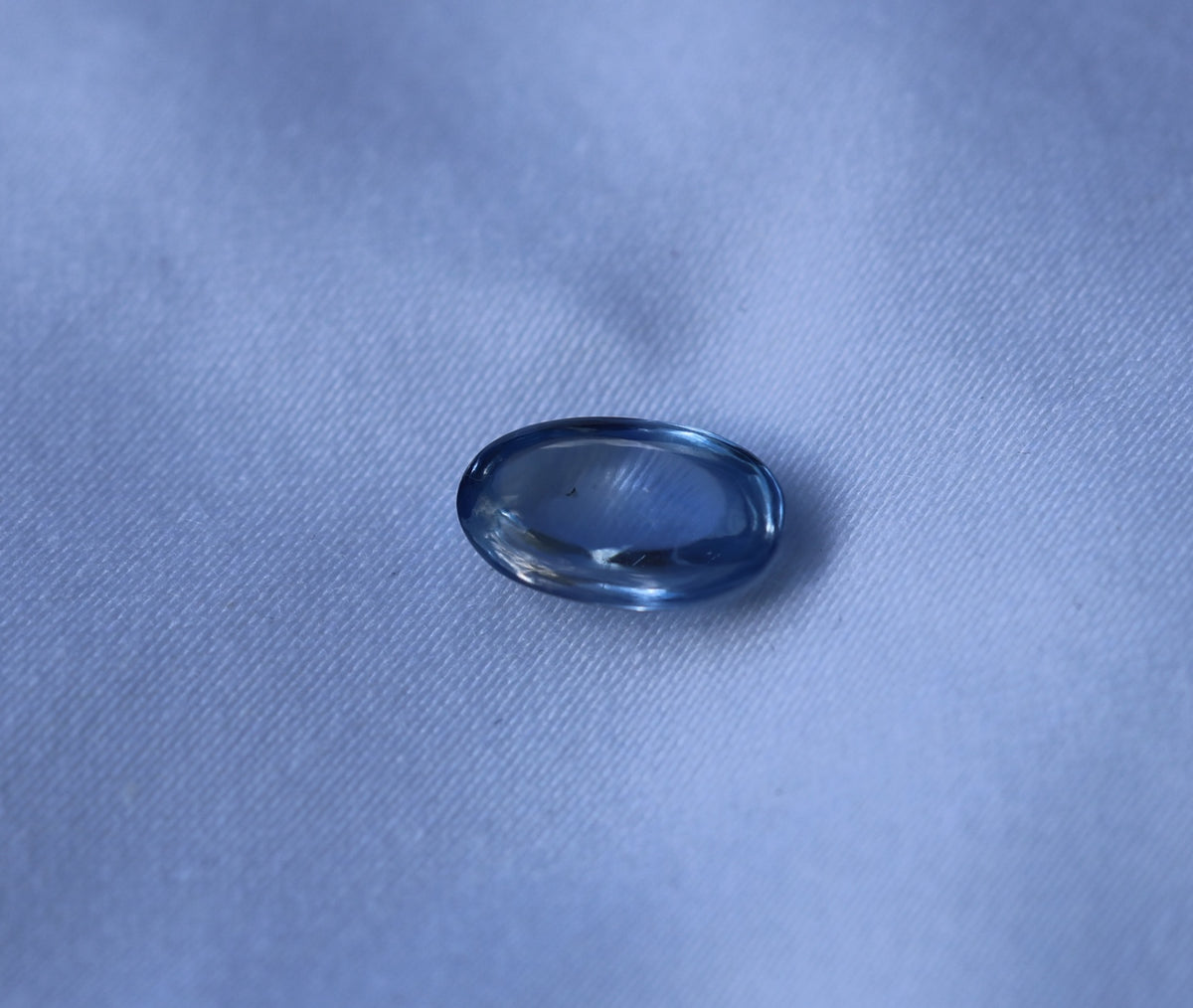 Natürlicher blauer Saphir, unbehandelt (Cabochon, 5.12 ct) – loser Edelstein
