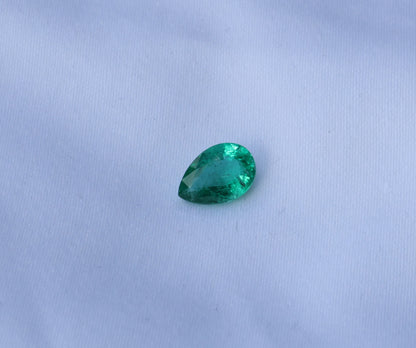 Natural pear-shaped Emerald (Zambia, 1.85 ct) – Loose Gemstone