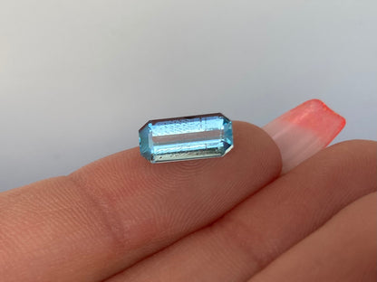 Natürlicher blauer Aquamarin (Baguette Schliff, 1.47 ct) – loser Edelstein