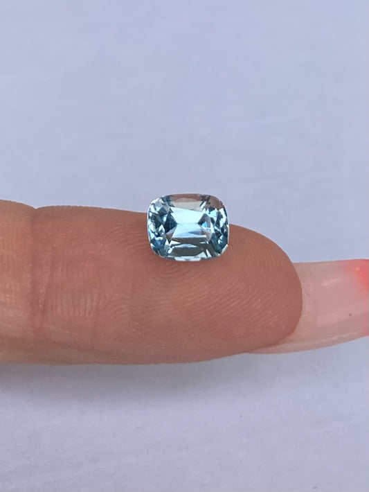 Natürlicher blauer Aquamarin (1.55 ct) – loser Edelstein