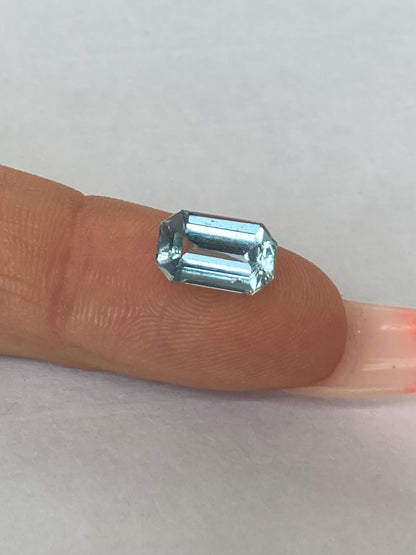 Natural blue aquamarine (1.55 ct) – loose gemstone