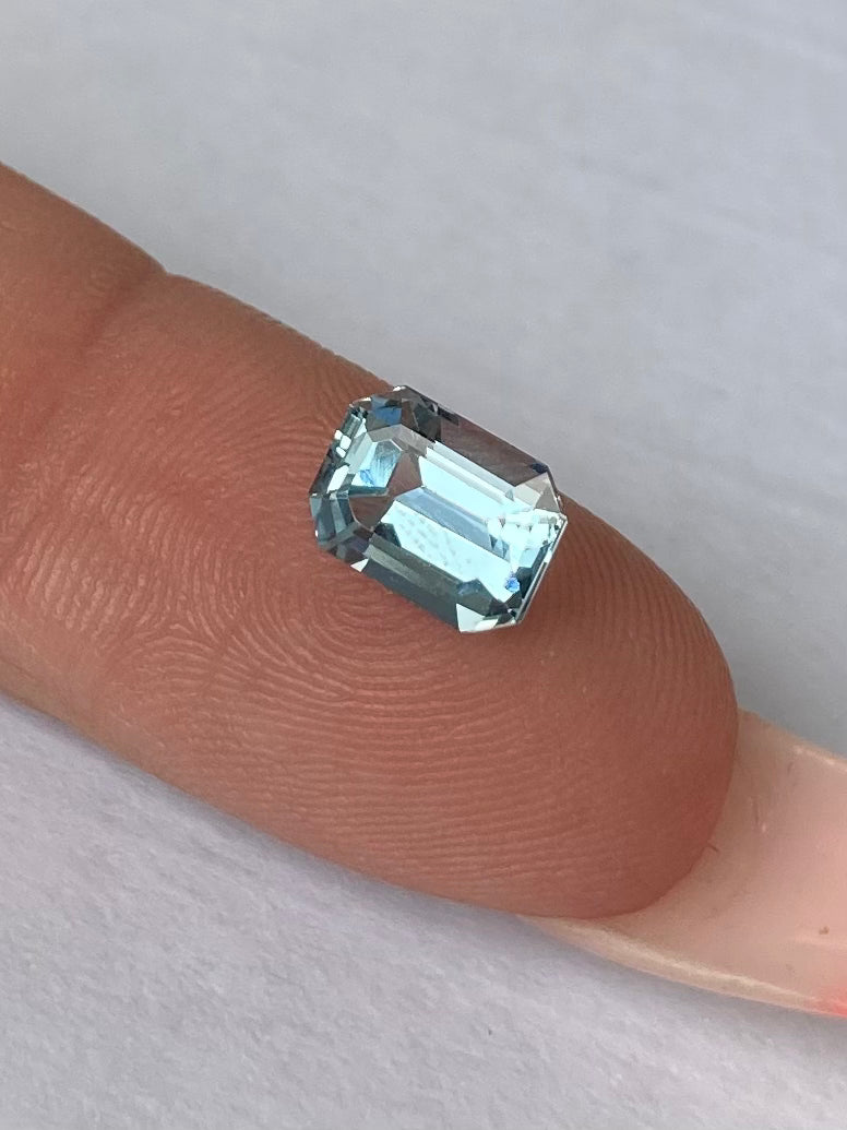 Natural blue aquamarine (1.39 ct) – loose gemstone