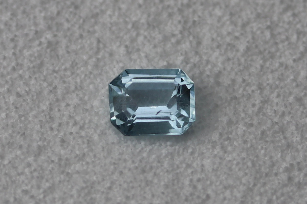 Natürlicher blauer Aquamarin (1.30 ct) – loser Edelstein