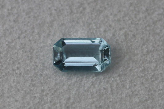 Natürlicher blauer Aquamarin (1.94 ct) – loser Edelstein