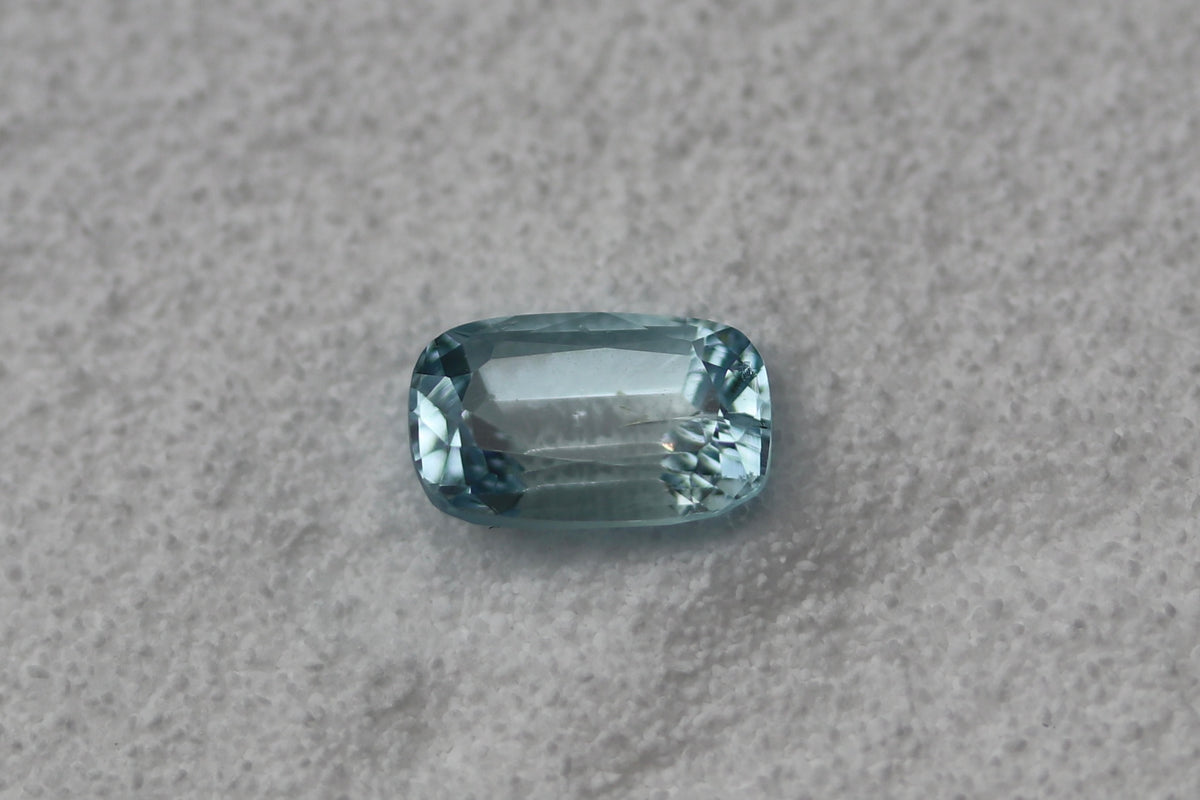 Natural blue aquamarine (1.55 ct) – loose gemstone