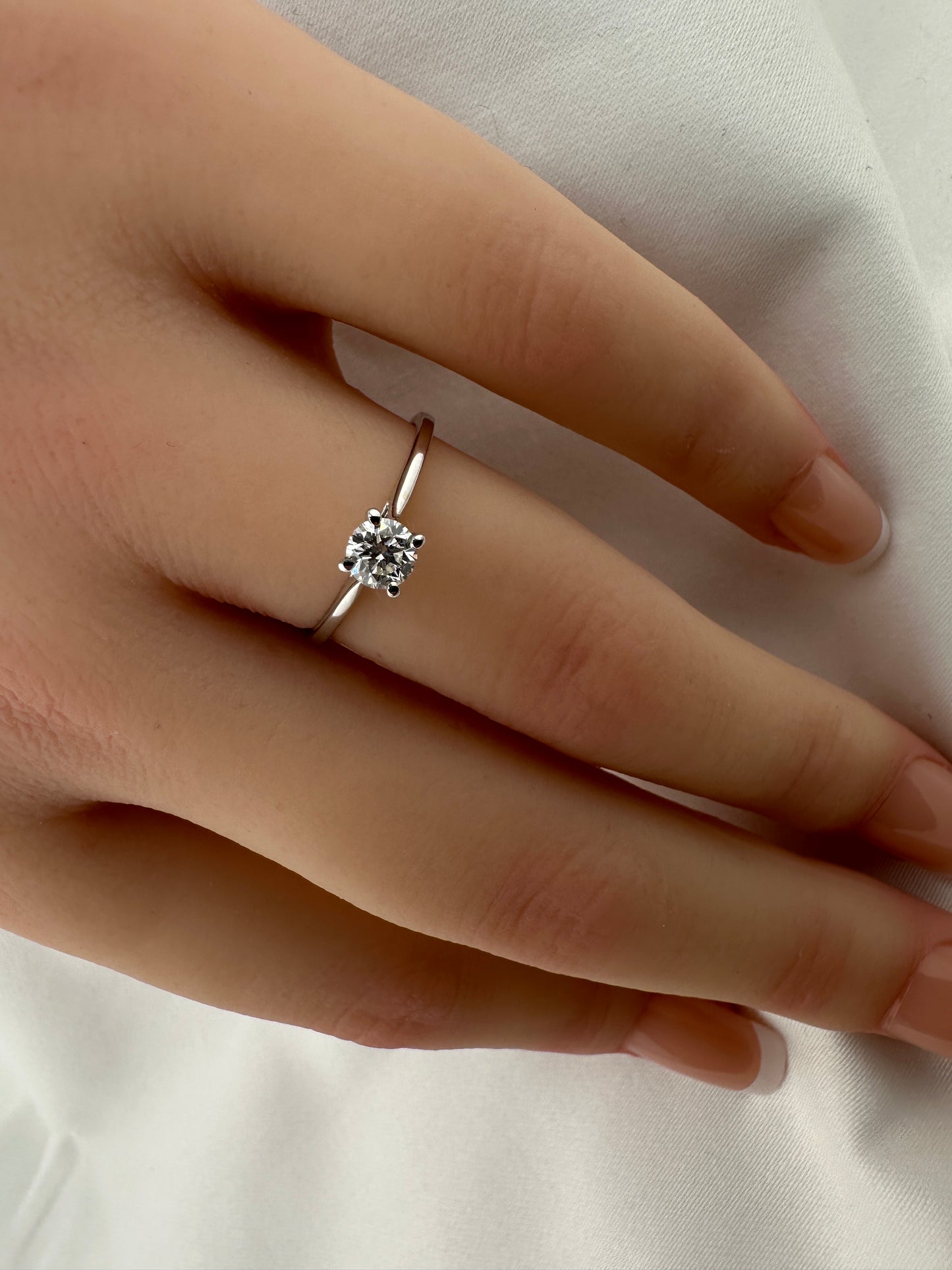 zertifizierter natürlicher Solitär Diamant Ring – 18 Karat Weißgold