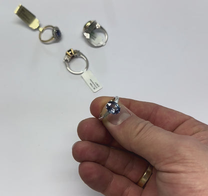 Blauer Saphir Ring in 18 Karat Weißgold mit Diamanten