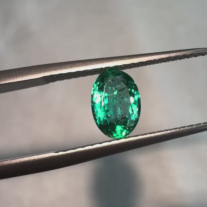 zertifizierter natürlicher russischer Smaragdring –  in 18 Karat Weißgold